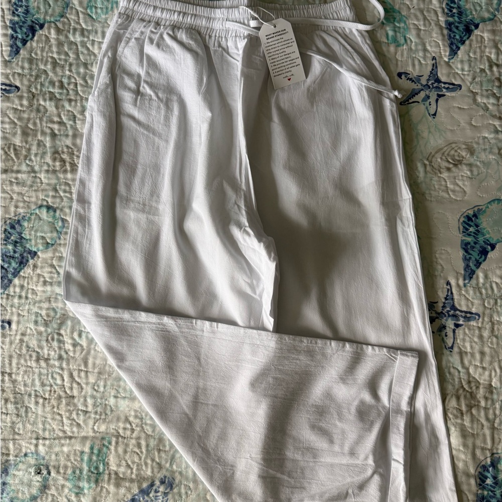 Chic White Cropped Pants